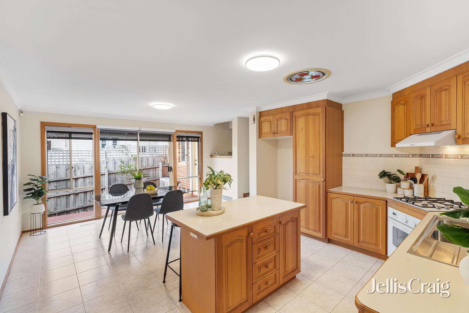 23 Dunscombe Avenue, Glen Waverley image 3