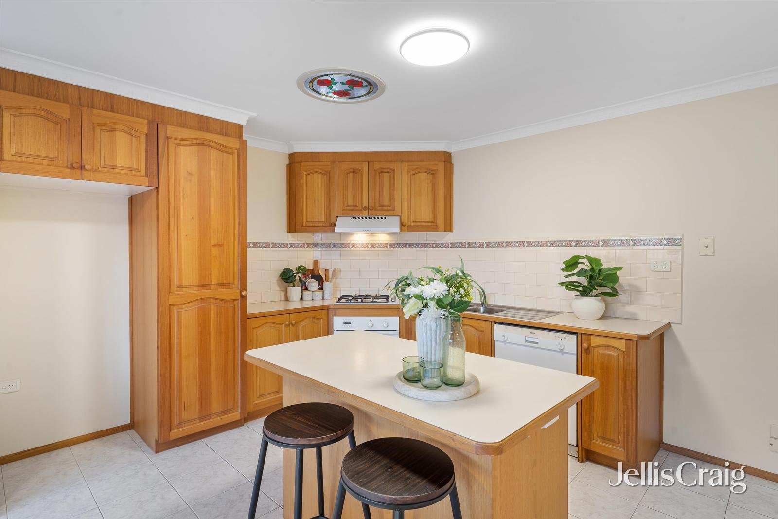 23 Dunscombe Avenue, Glen Waverley image 4