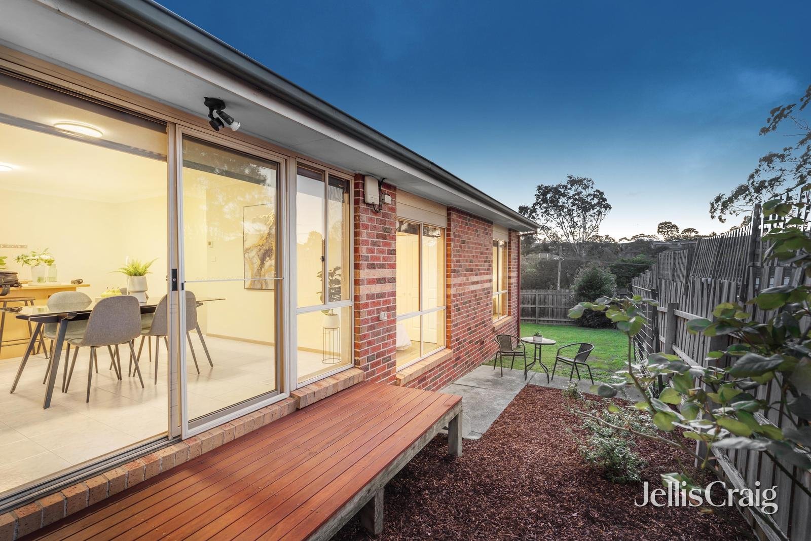 23 Dunscombe Avenue, Glen Waverley image 11