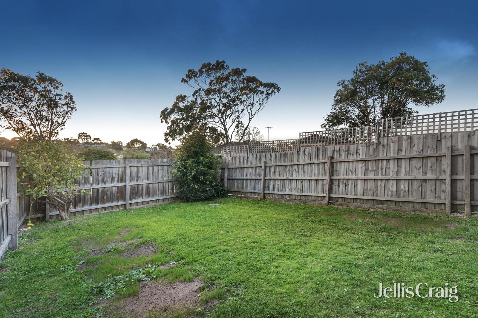 23 Dunscombe Avenue, Glen Waverley image 12