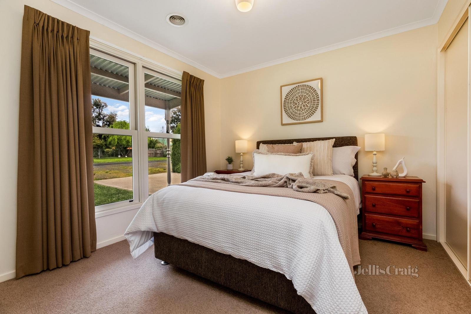 2/3 Earnshaw Street, Woodend image 6