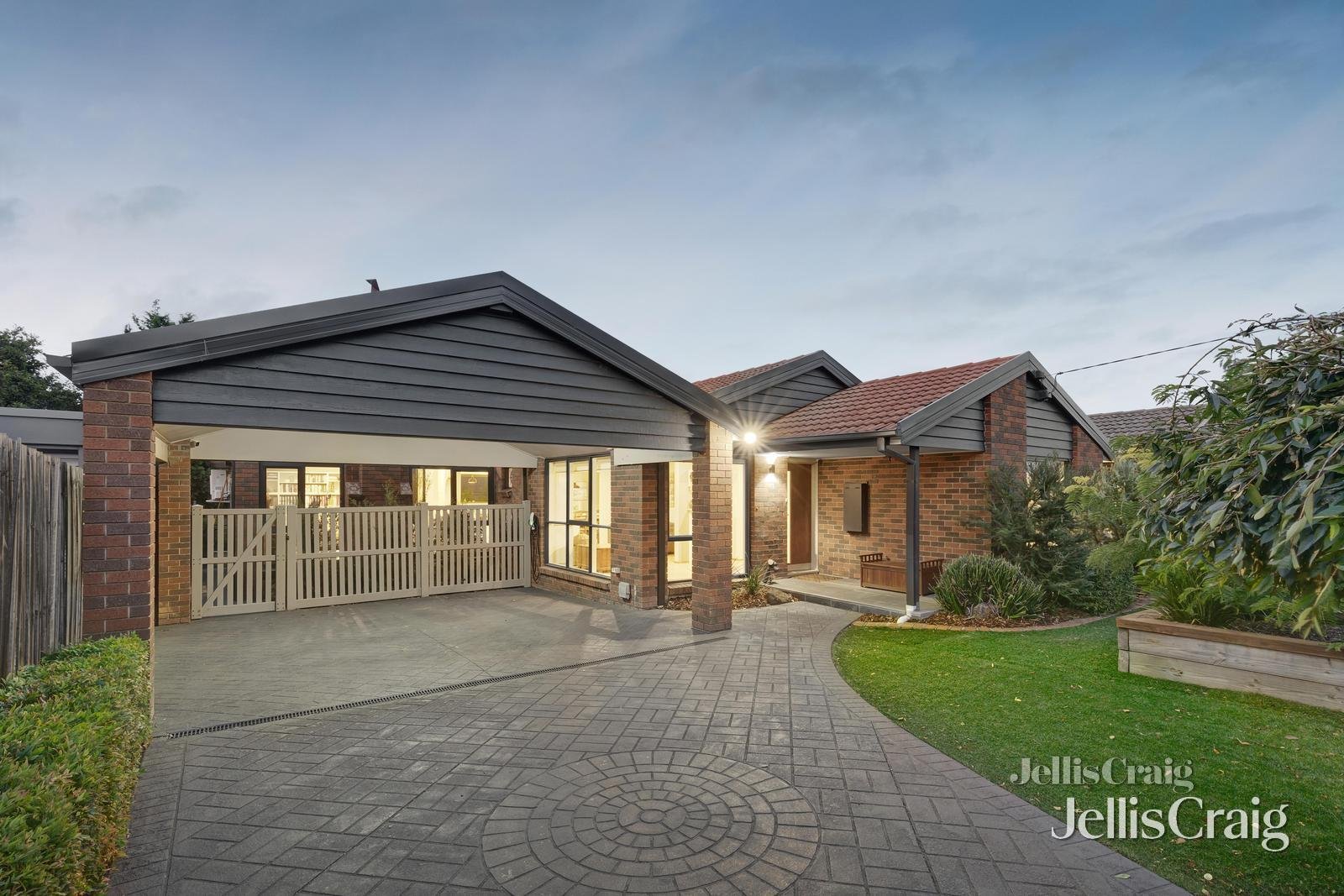 23 Eastgate Drive, Greensborough image 12