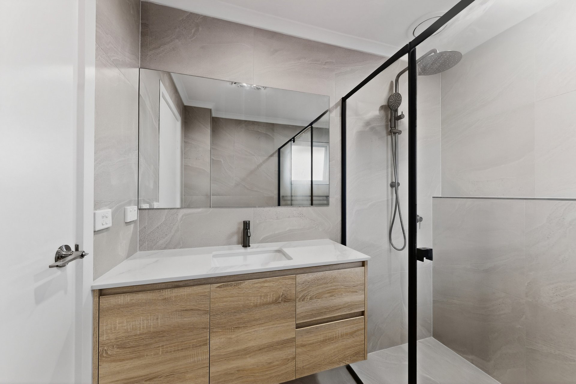 2/3 Exhibition Street, Mckinnon image 12