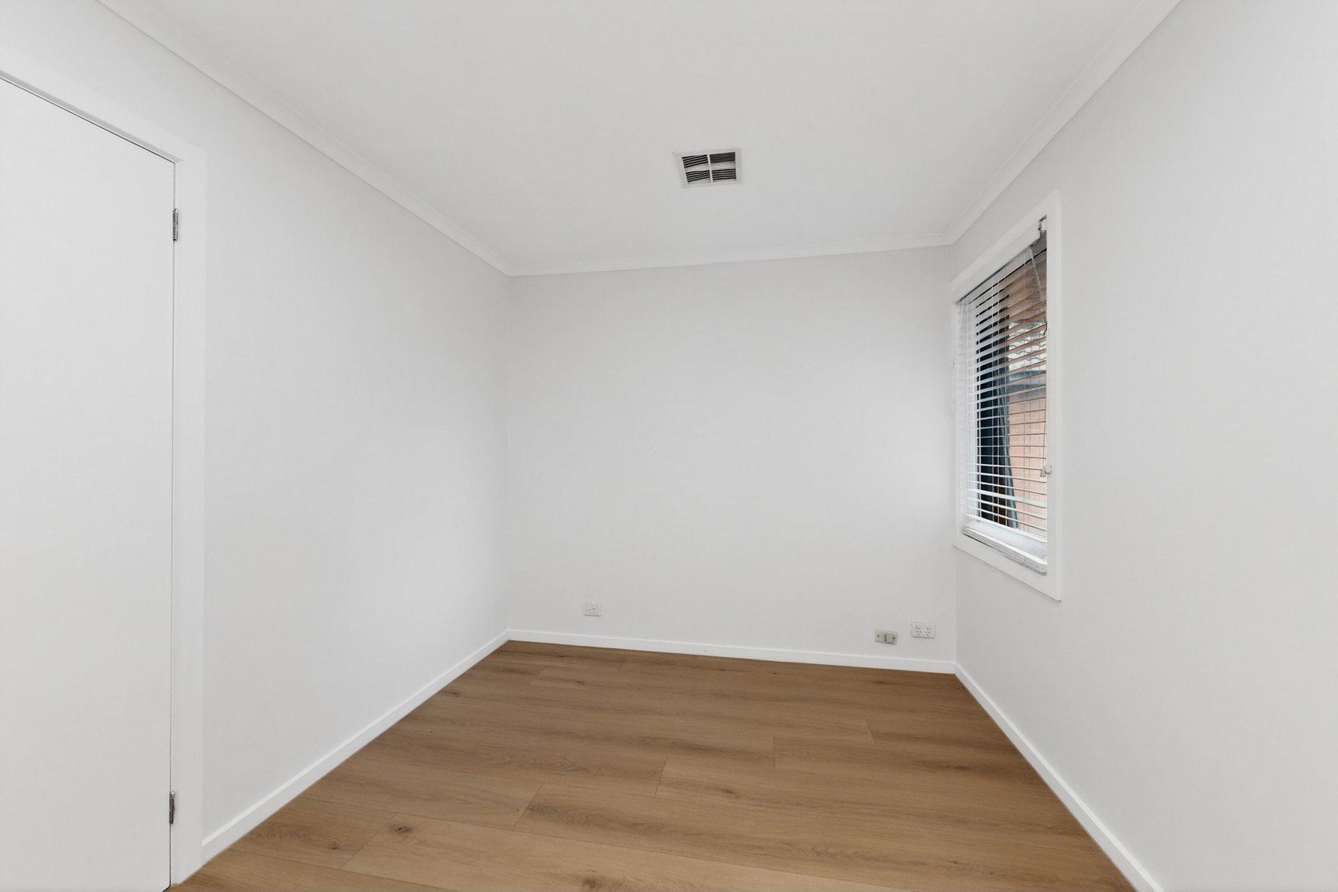 2/3 Exhibition Street, Mckinnon image 7