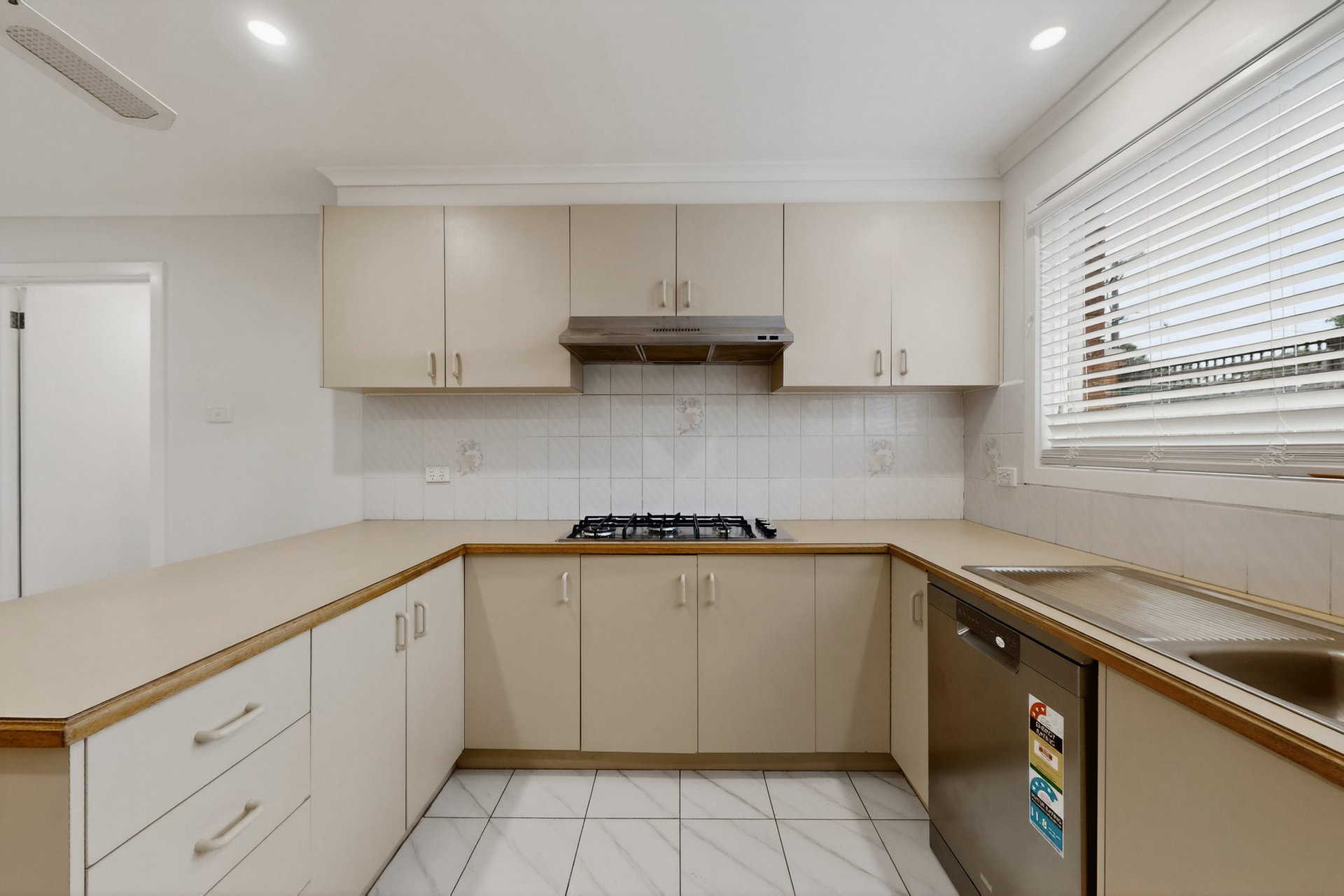 2/3 Exhibition Street, Mckinnon image 2