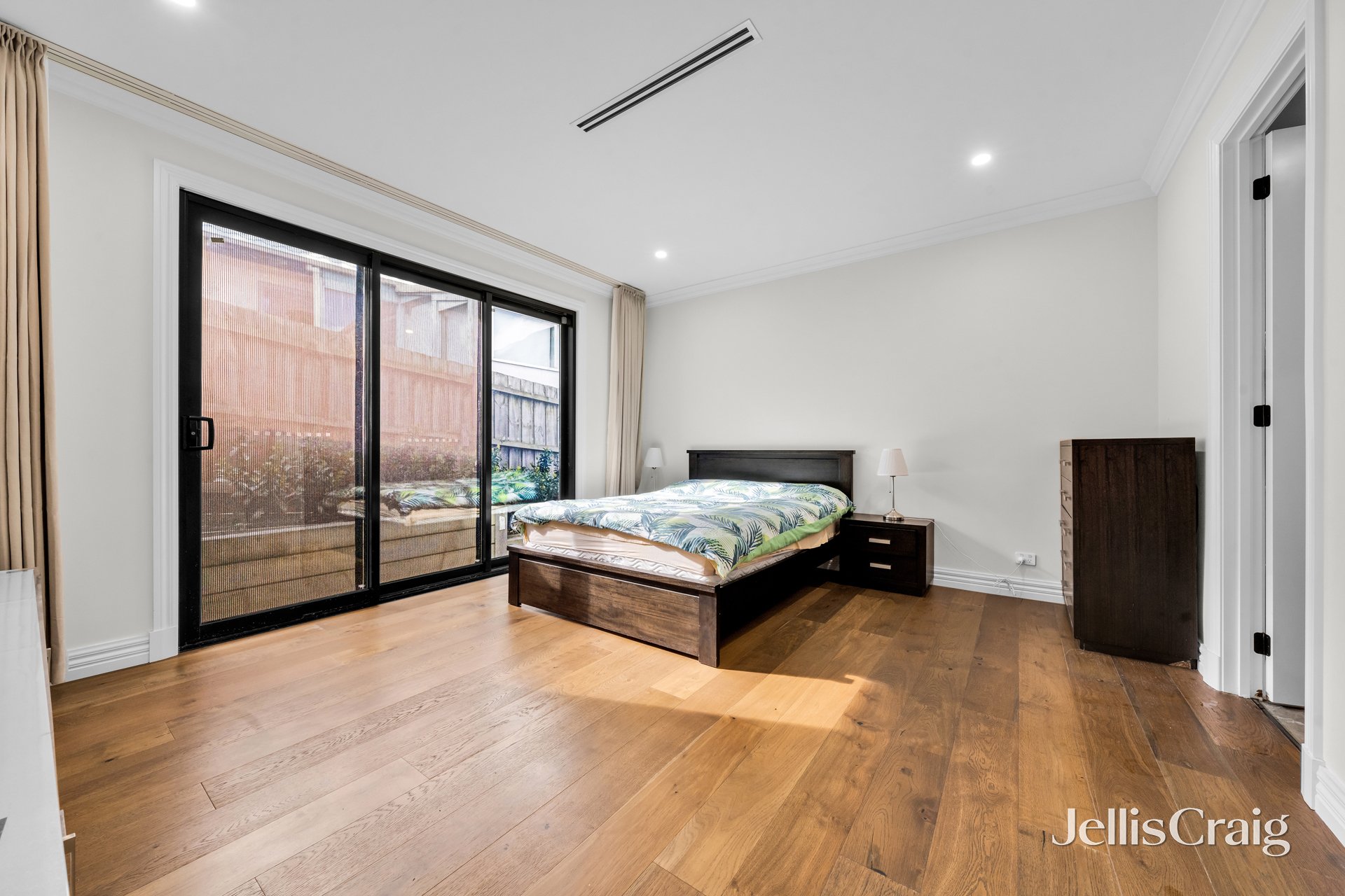 2/3 Forster Road, Mount Waverley image 5