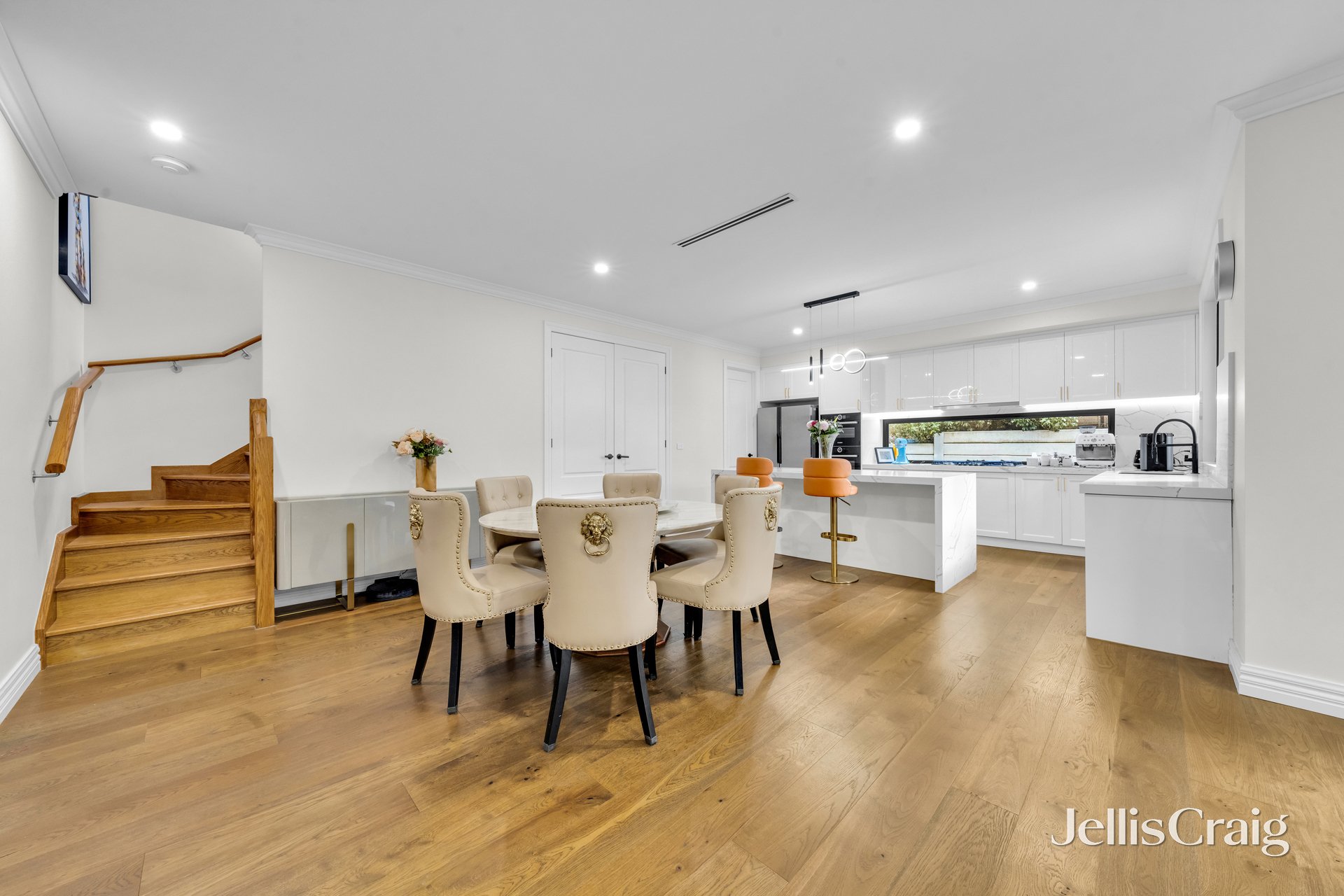 2/3 Forster Road, Mount Waverley image 2