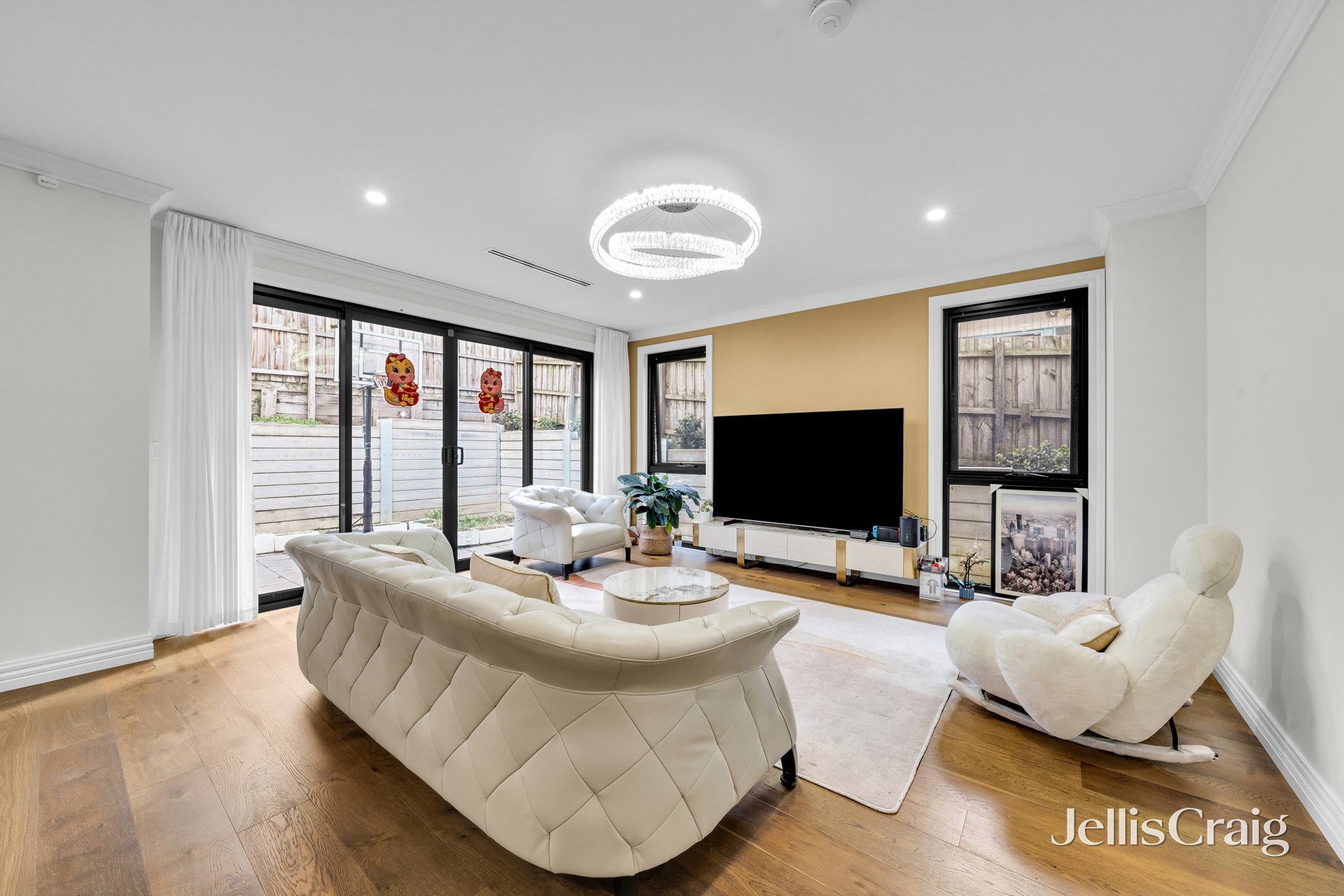 2/3 Forster Road, Mount Waverley image 3