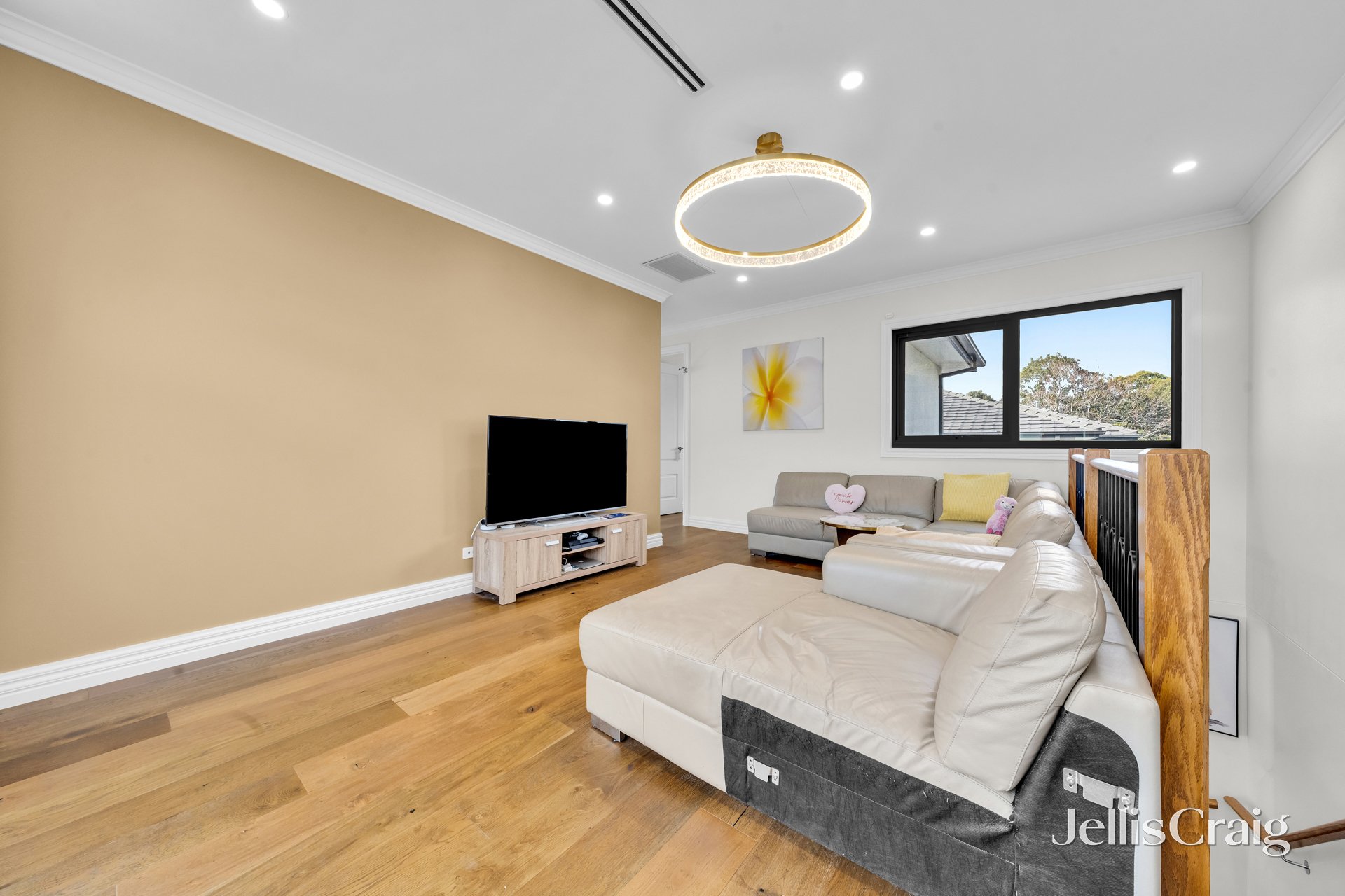 2/3 Forster Road, Mount Waverley image 4