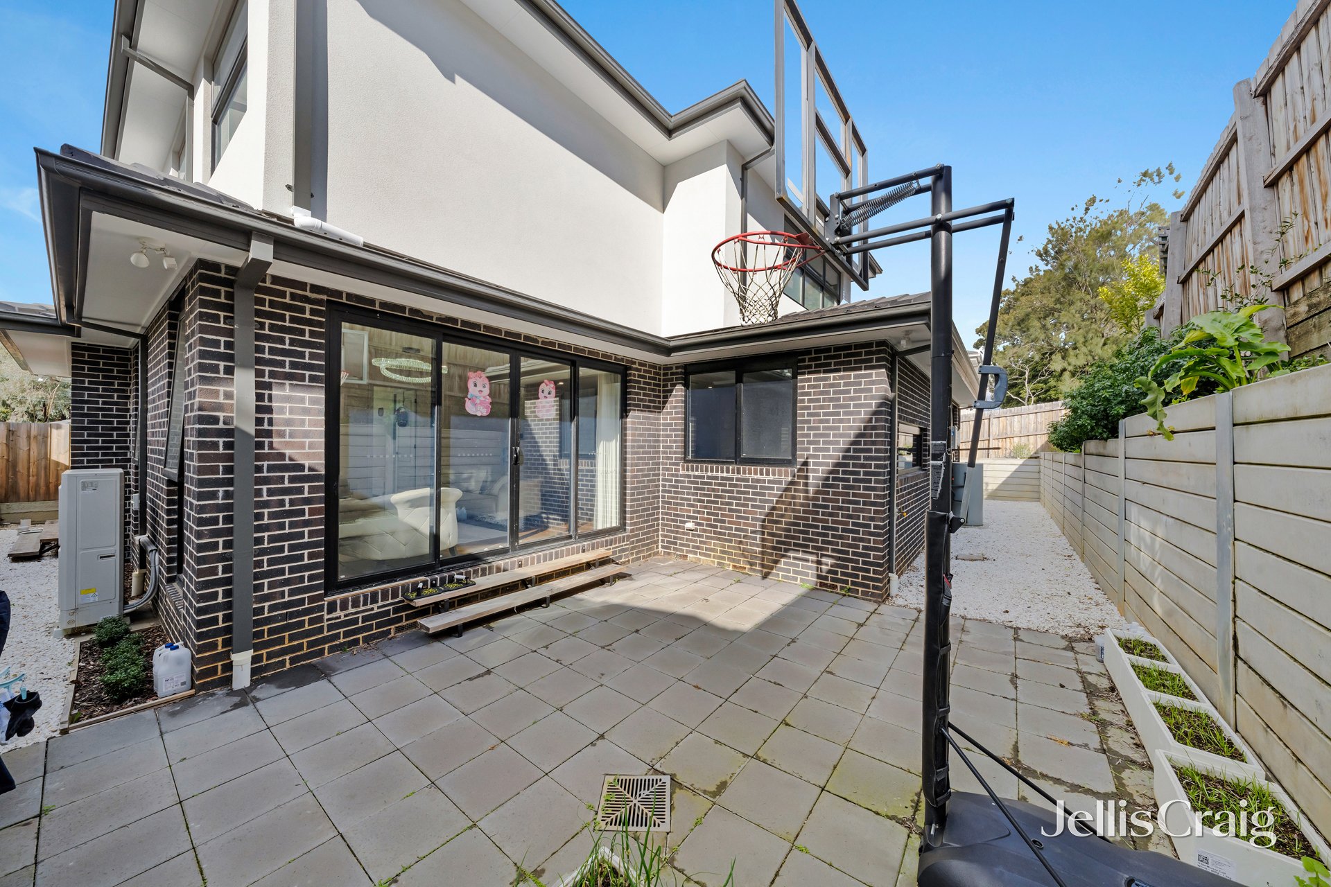 2/3 Forster Road, Mount Waverley image 10