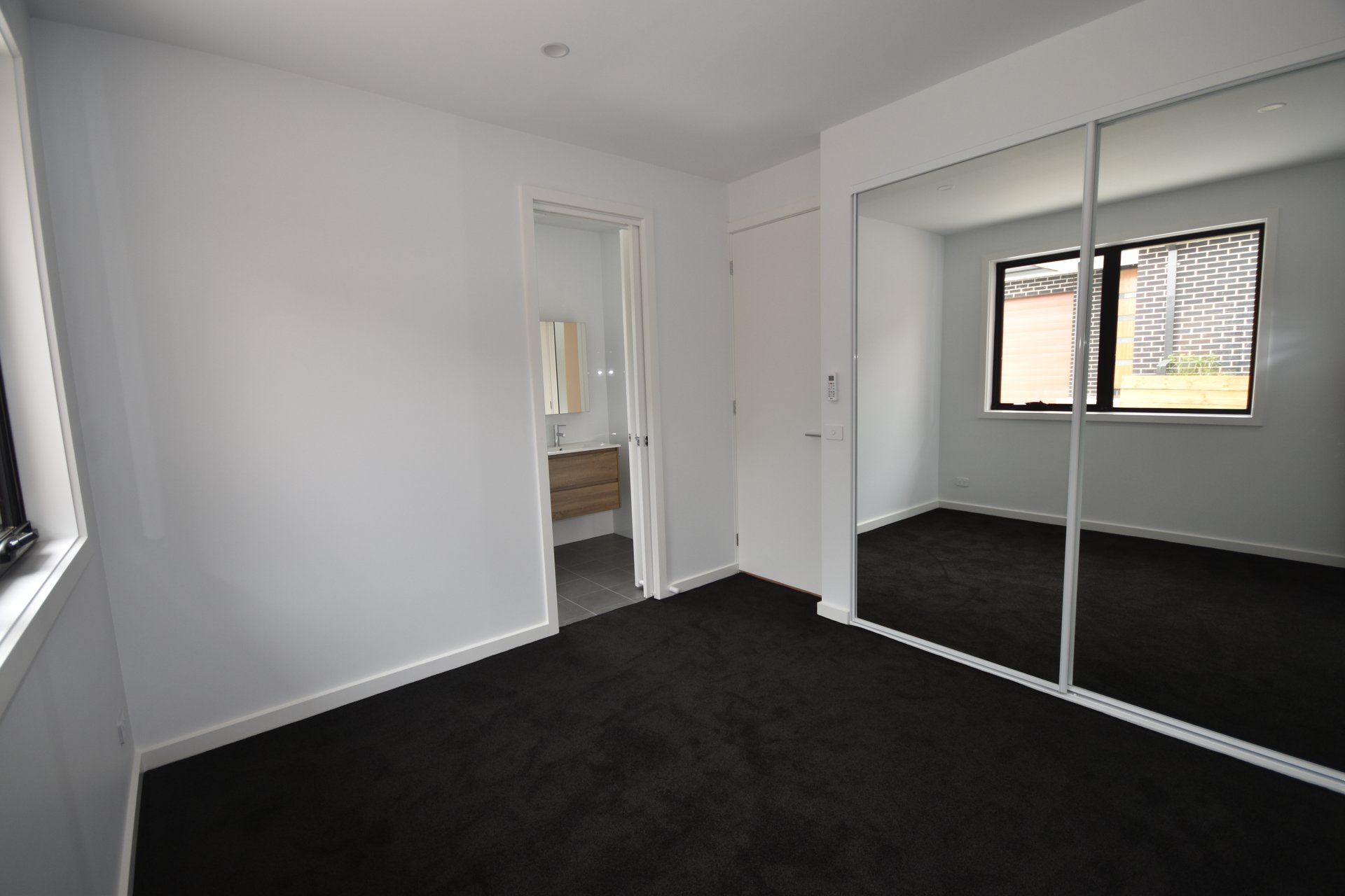 2/3 Glen Dhu Road, Kilsyth image 7
