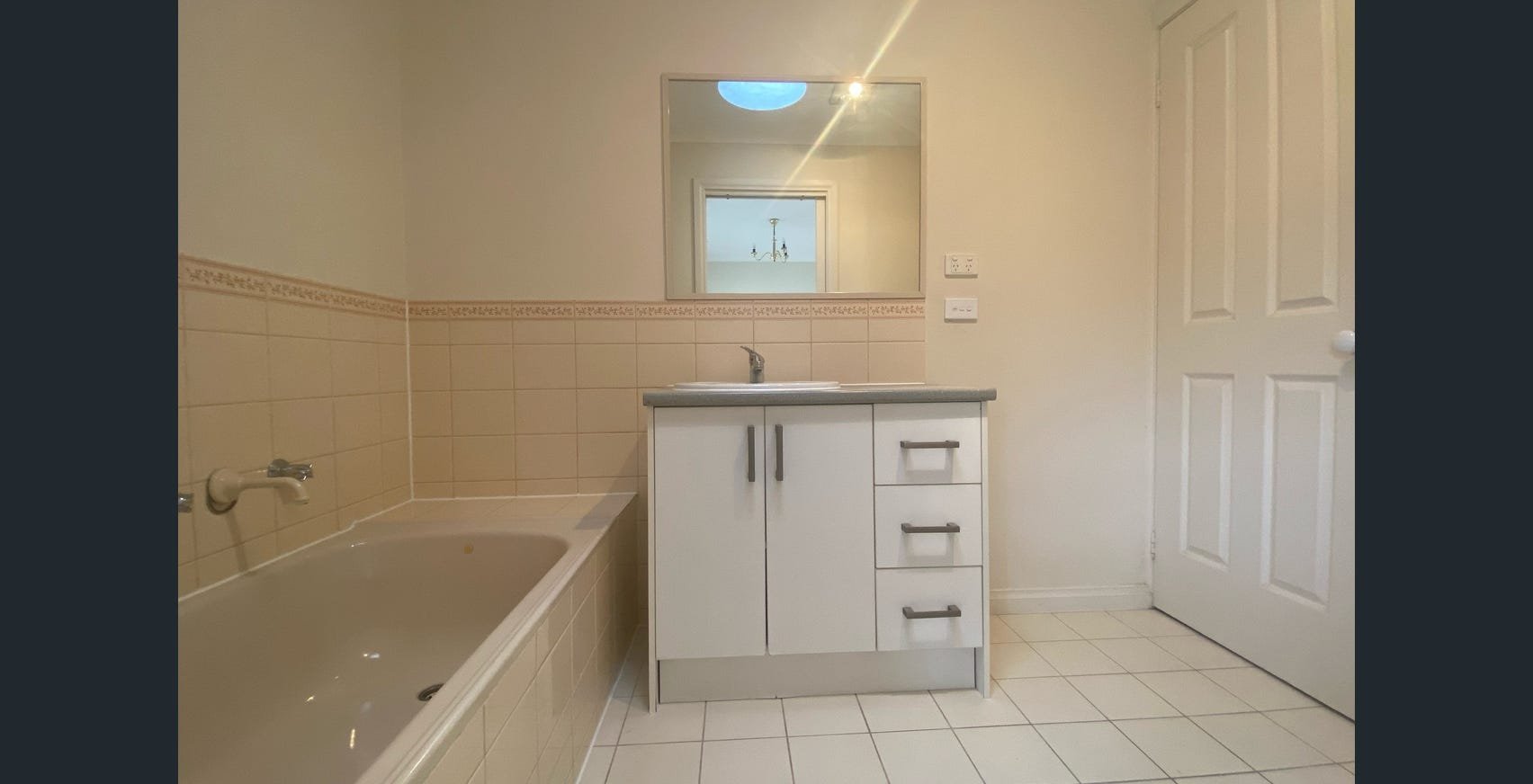 2/3 Glen Road, Glen Waverley image 7