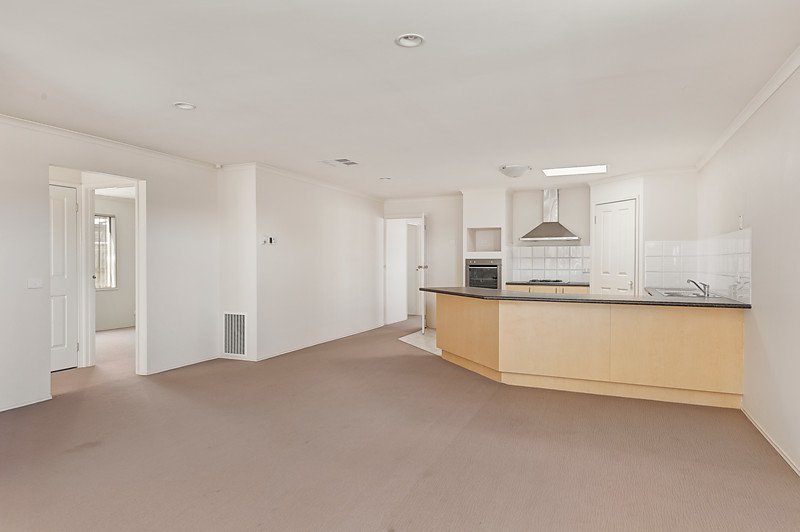 2/3 Glenora Street, Chadstone image 3