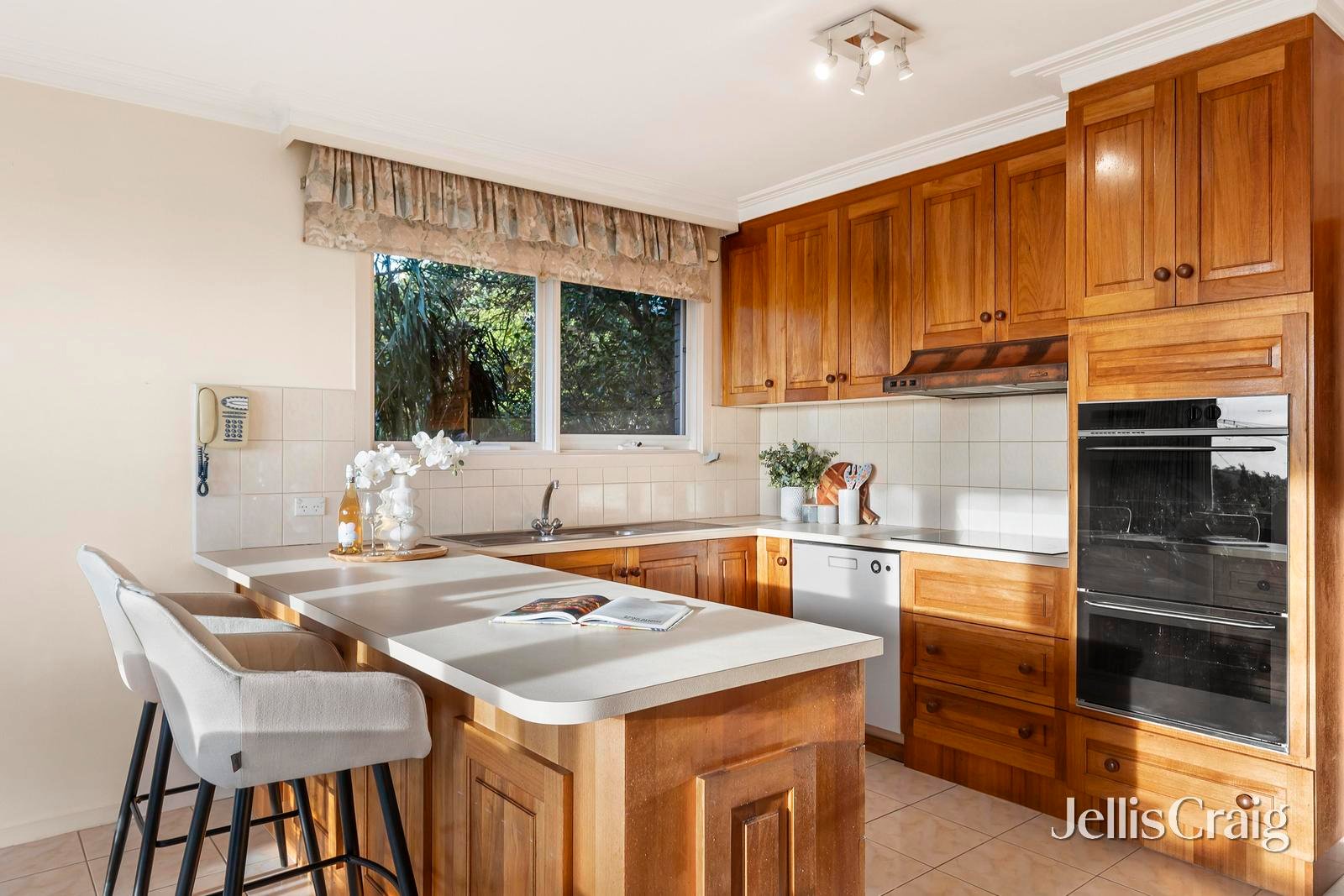 23 Golden Way, Bulleen image 5