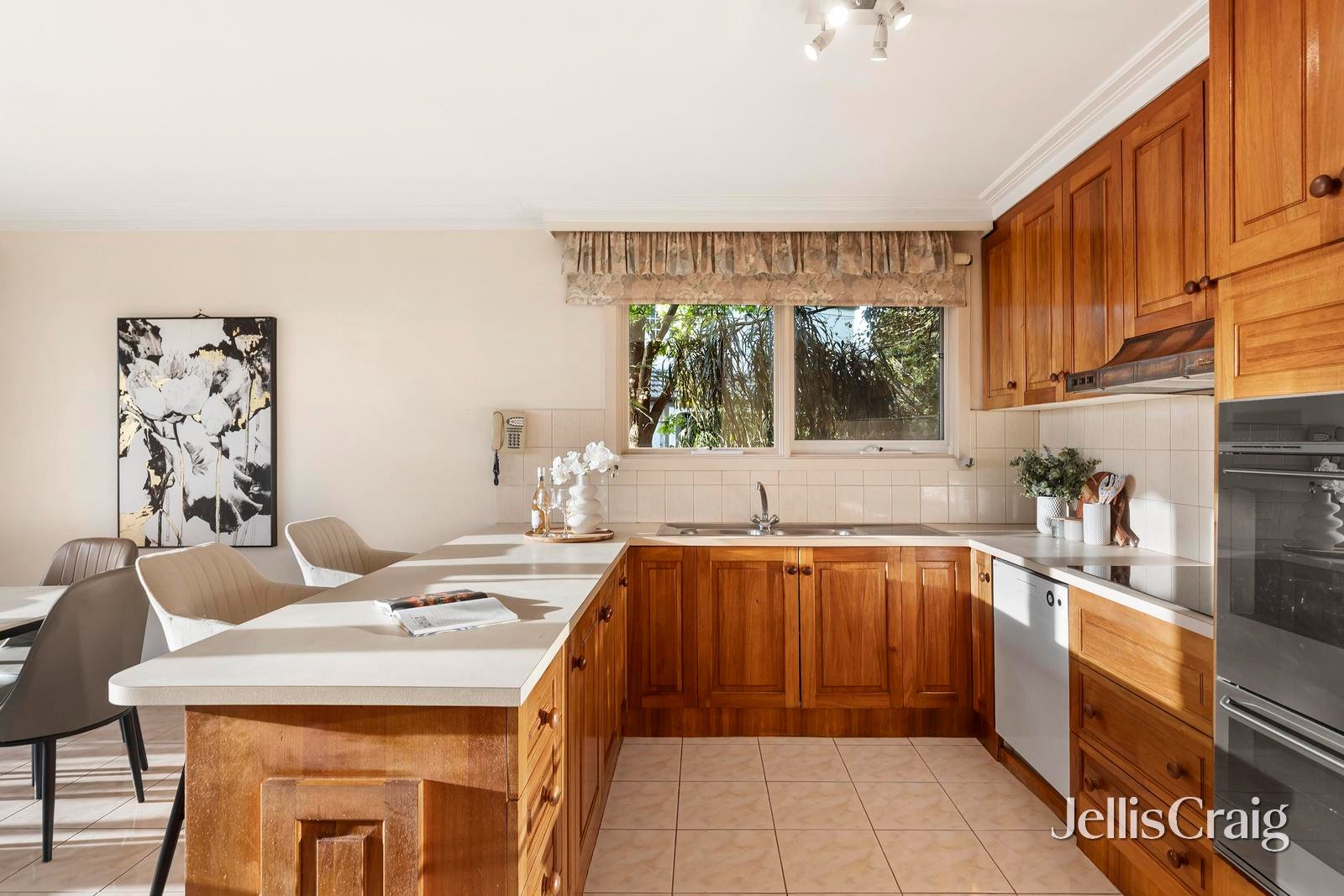 23 Golden Way, Bulleen image 6