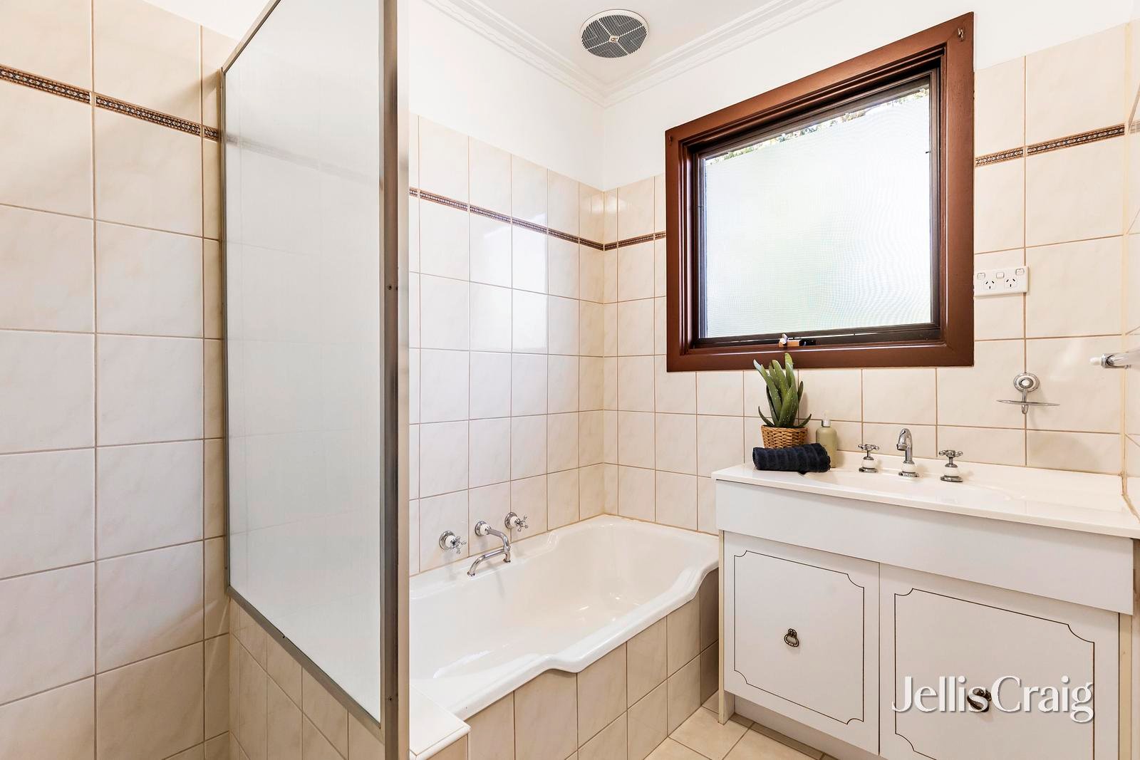 23 Golden Way, Bulleen image 9