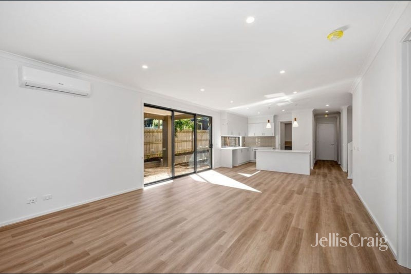 2/3 Greenhill Road, Greensborough image 3