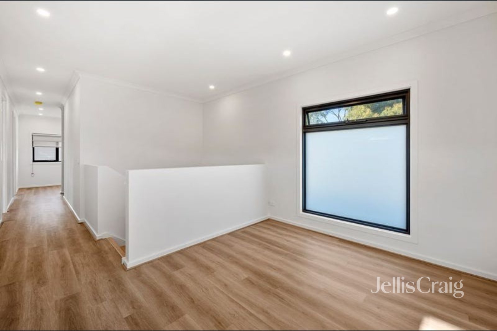 2/3 Greenhill Road, Greensborough image 4