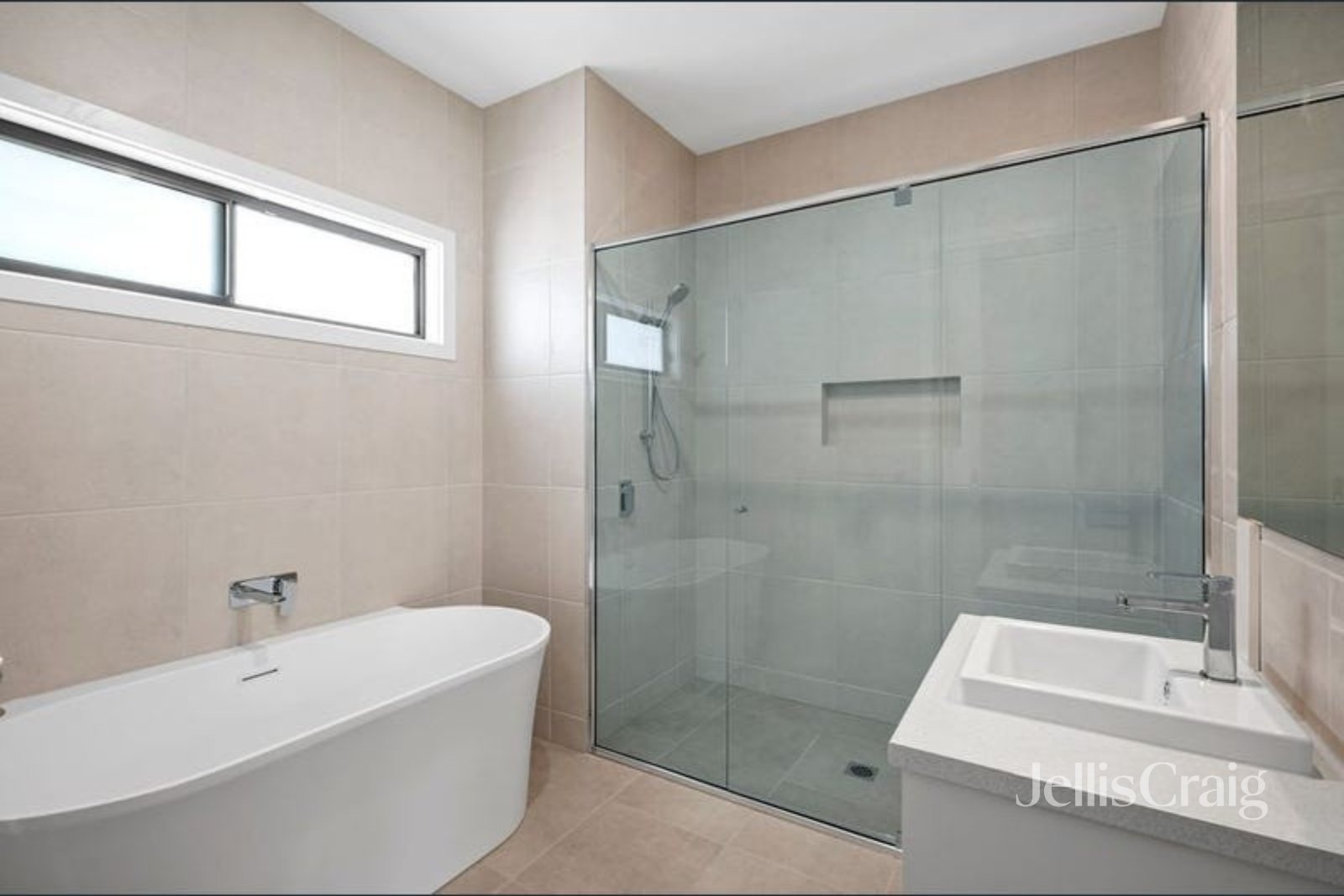 2/3 Greenhill Road, Greensborough image 7