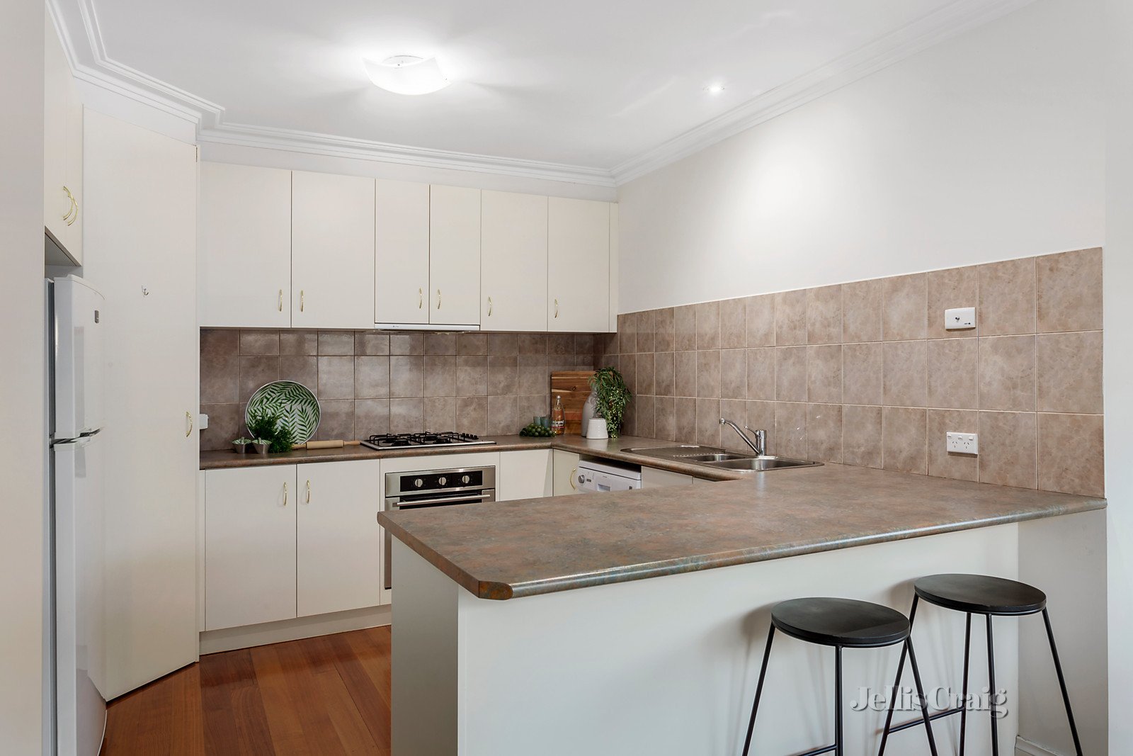 2/3 Gross Court, Mount Waverley image 4