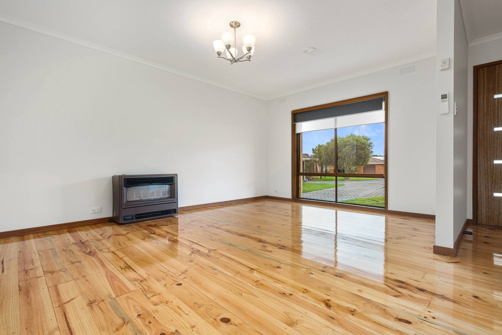 Property Gallery Thumbnail 3
