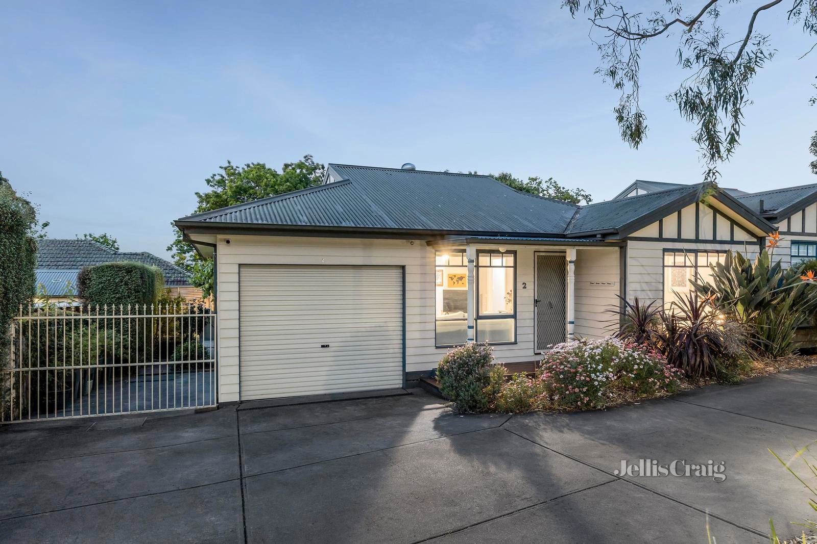 2/3 Halls Parade, Mitcham image 1