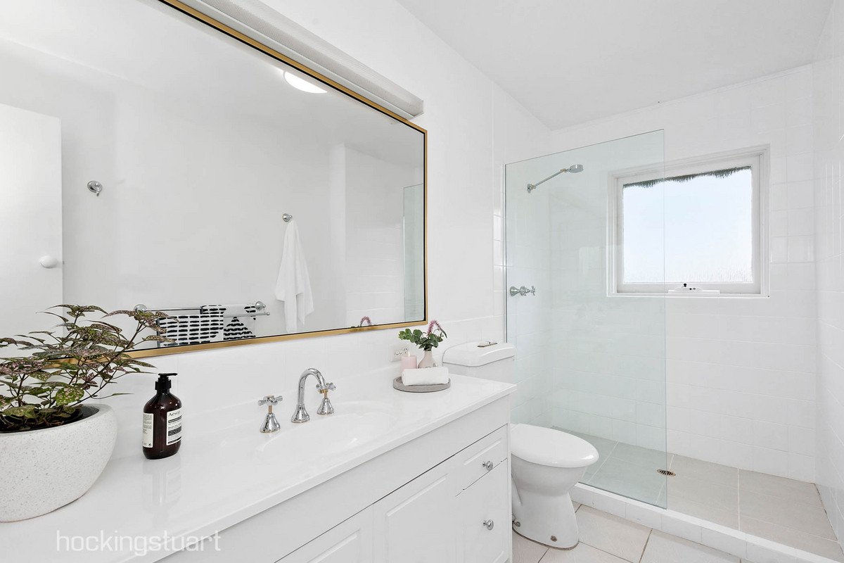 2/3 Harrison Crescent, Hawthorn image 4
