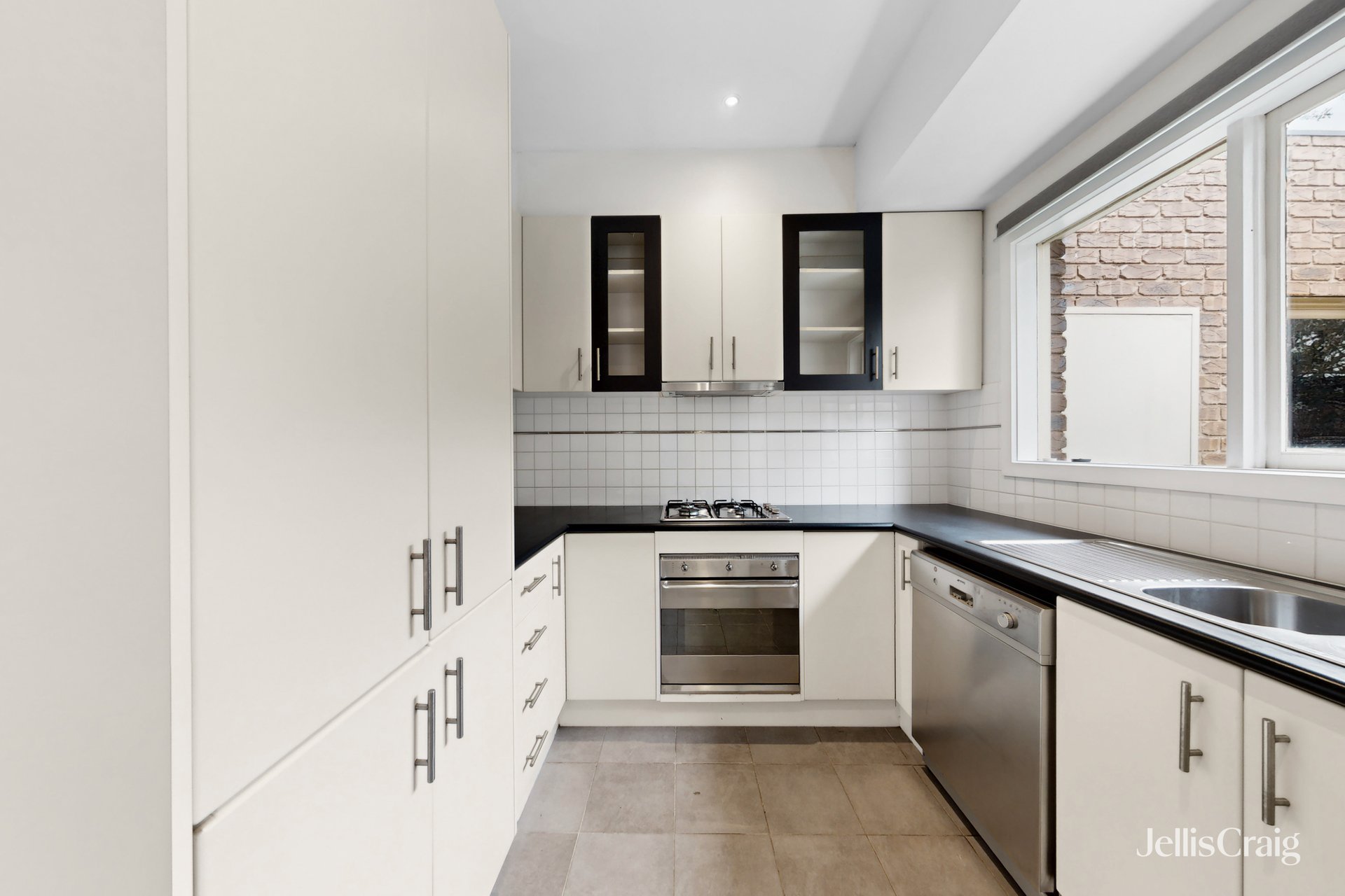 2/3 Havelock Street, Maidstone image 2