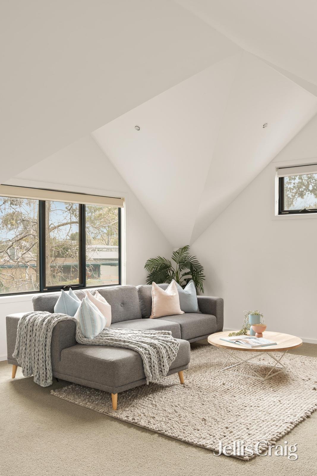 2/3 Hermitage Street, Cheltenham image 5