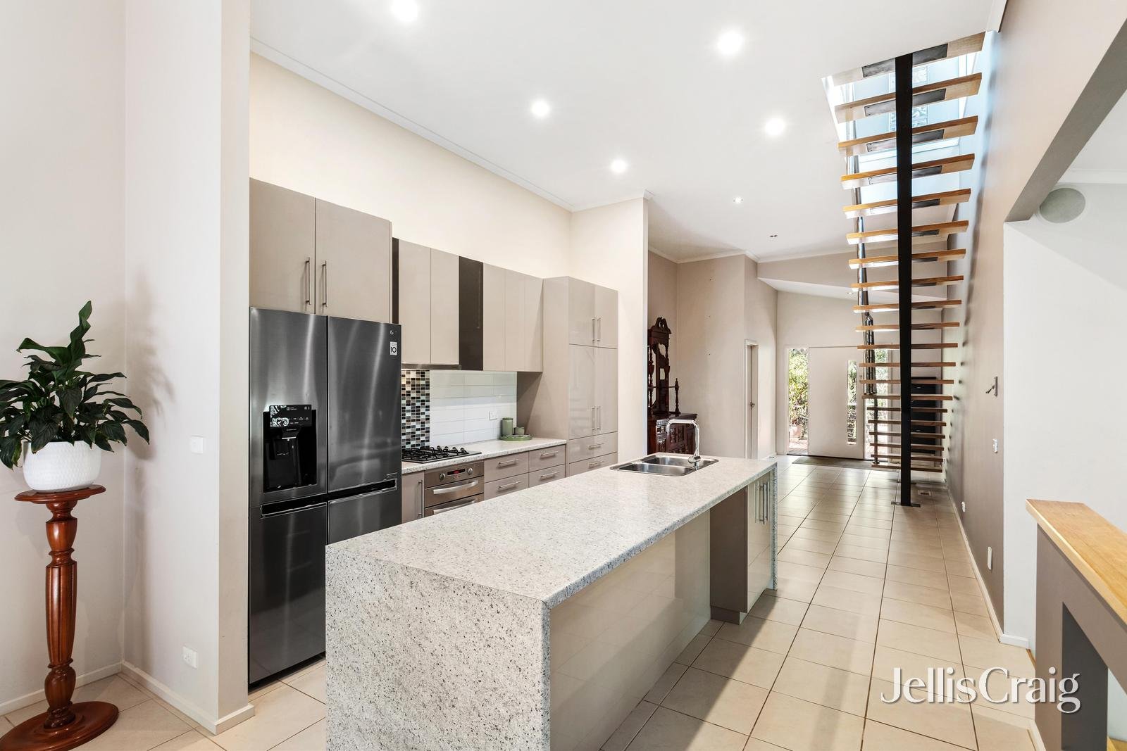 23 Hutchinson Avenue, Warrandyte image 4