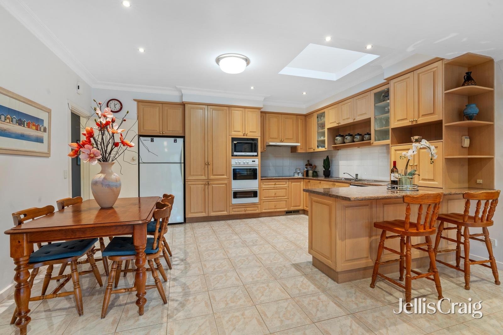 23 Jacqueline Road, Mount Waverley image 4