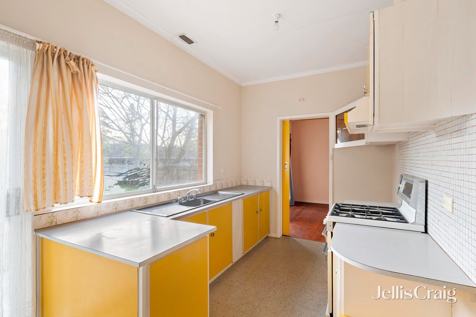 23 Lee Ann Crescent, Croydon image 2