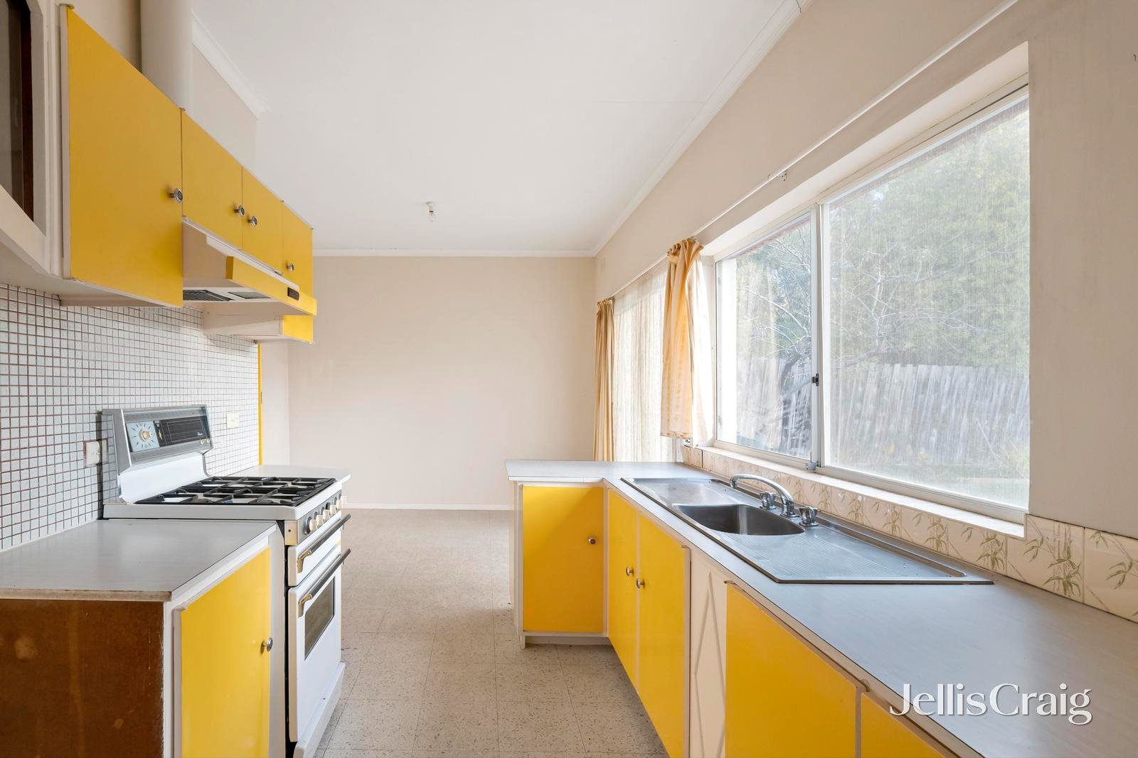 23 Lee Ann Crescent, Croydon image 3