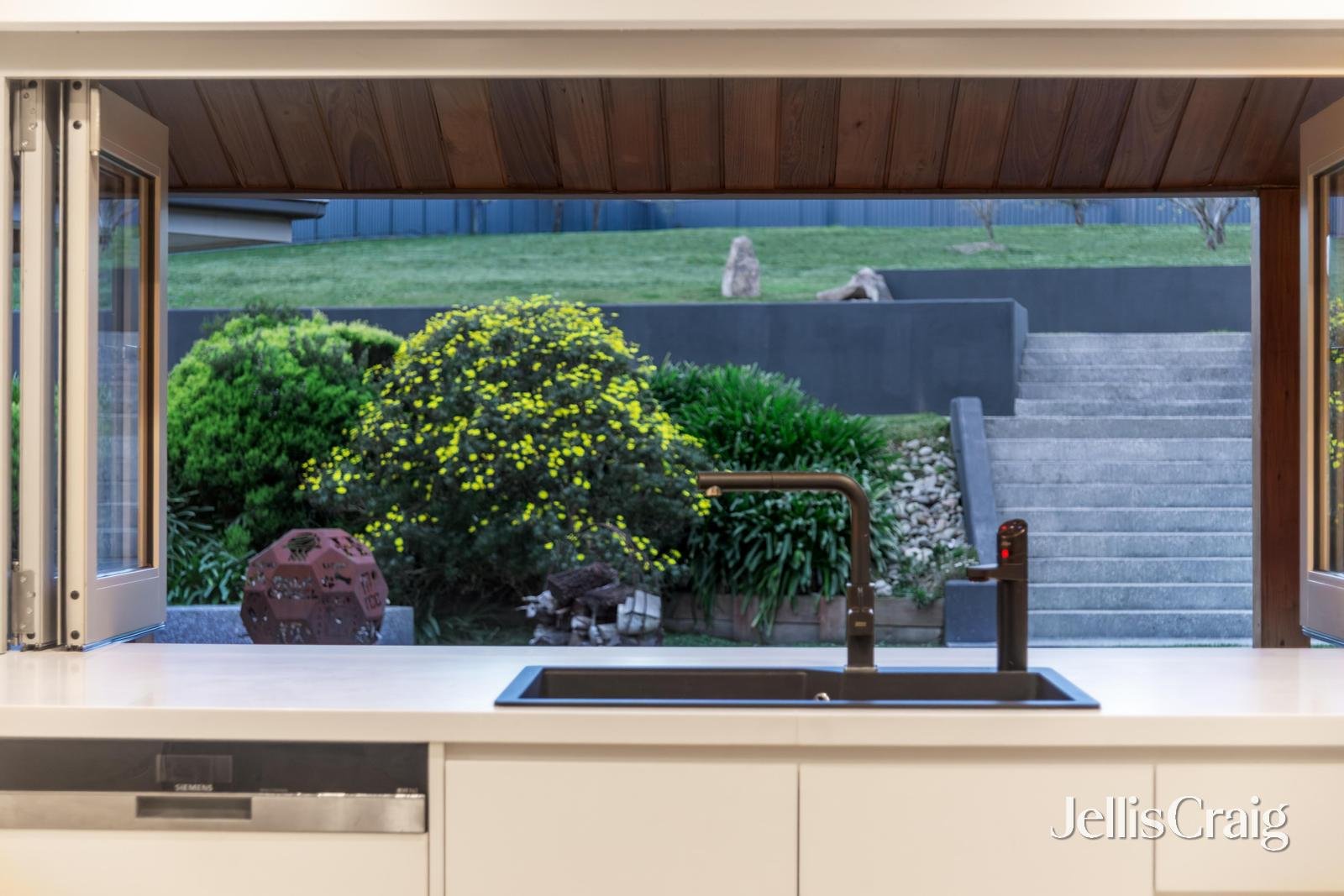 23 Limassol Court, Donvale image 7