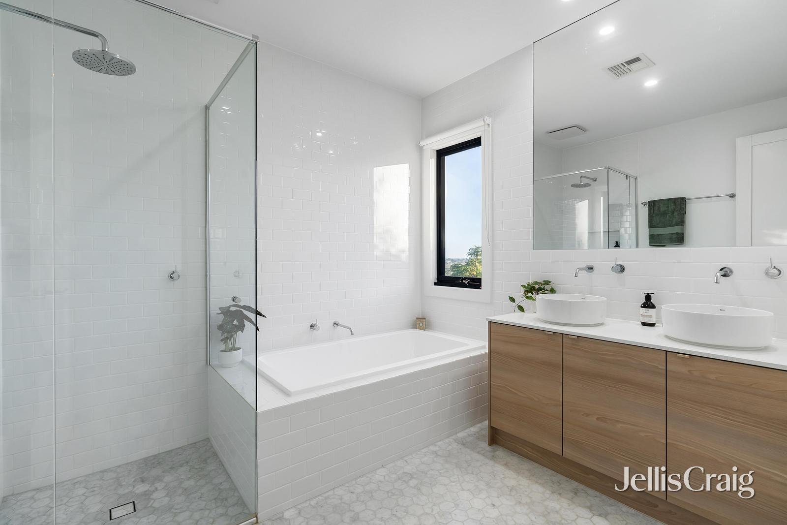 2/3 Madonna Court, Vermont image 10