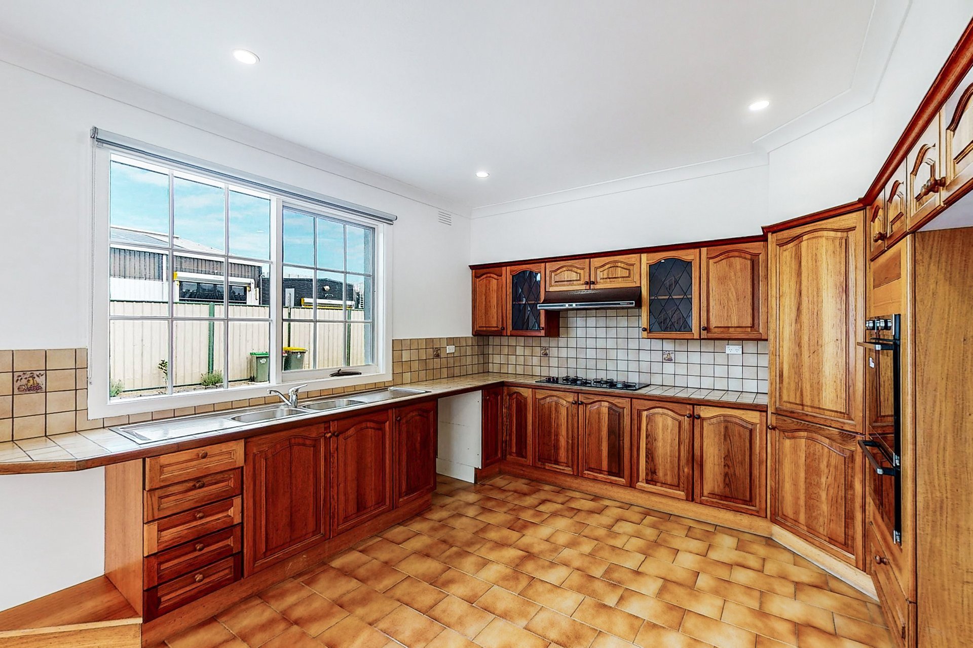 2/3 McArthur Street, Bentleigh image 2