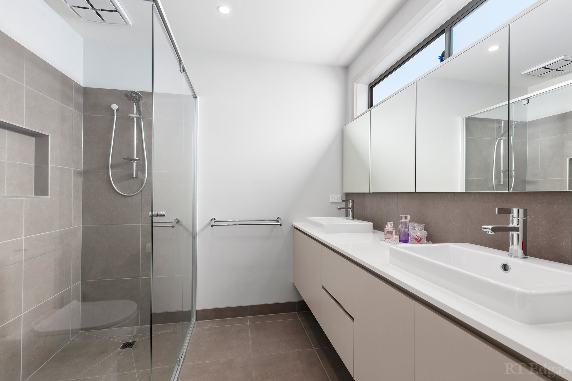 Property Gallery Thumbnail 9