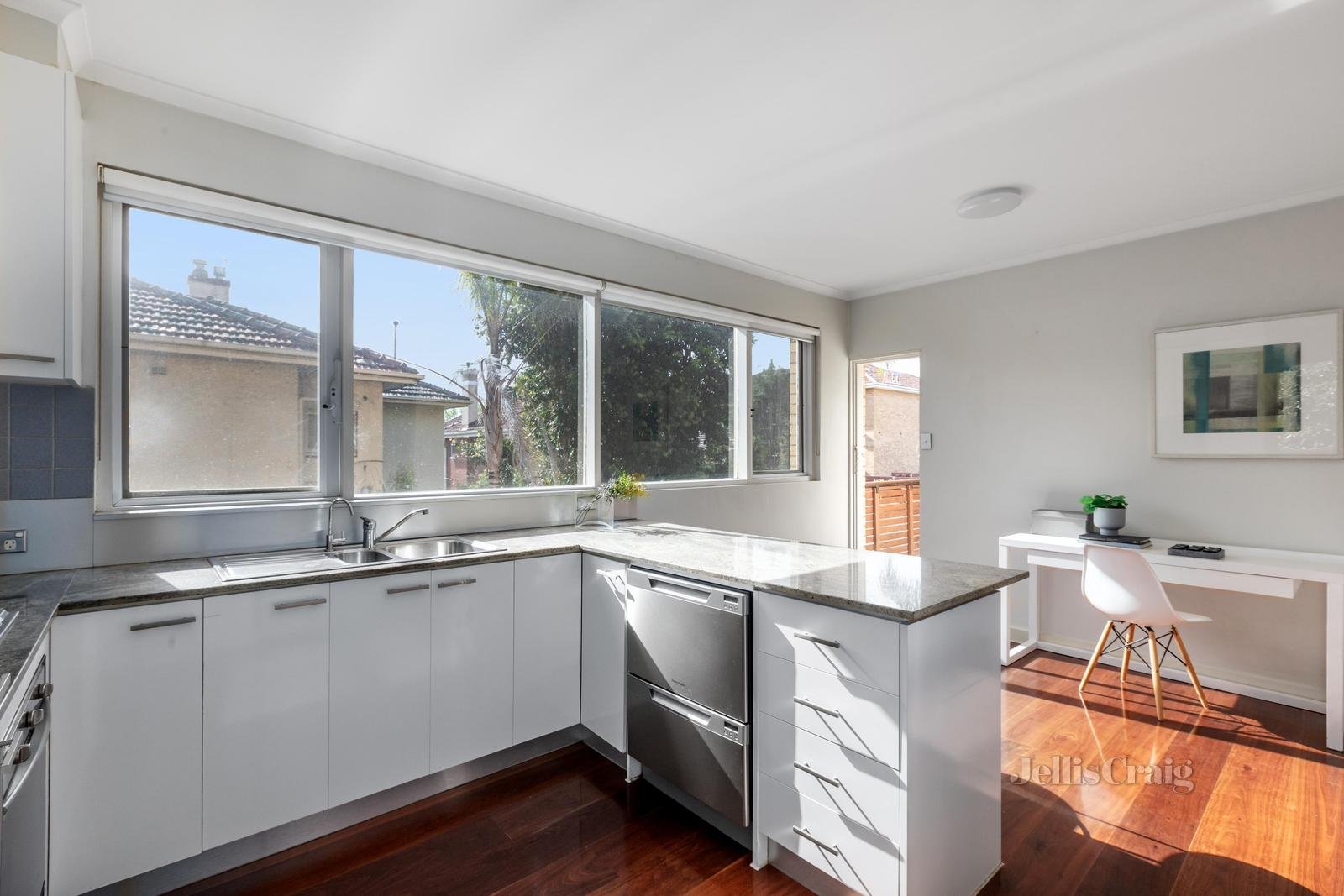 2/3 Milton Street, Elwood image 6