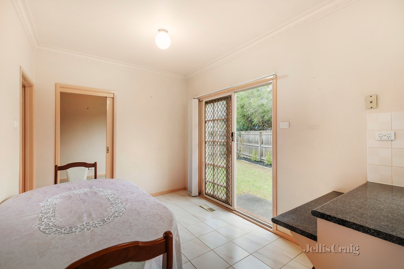 2/3 Montclair Court, Bentleigh East image 3