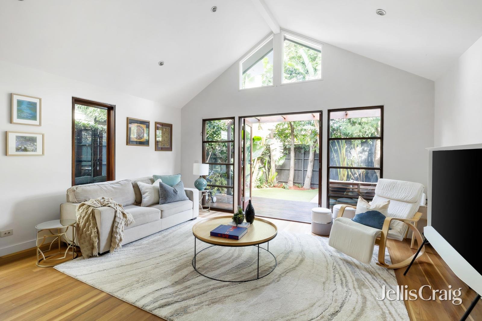23 Moore Street, Elwood image 2