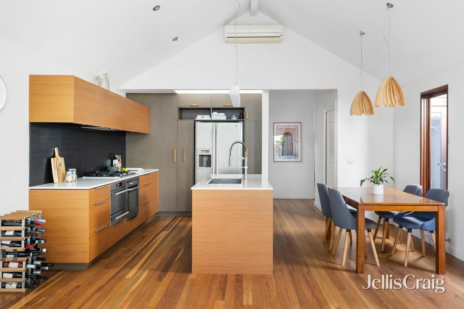 23 Moore Street, Elwood image 3