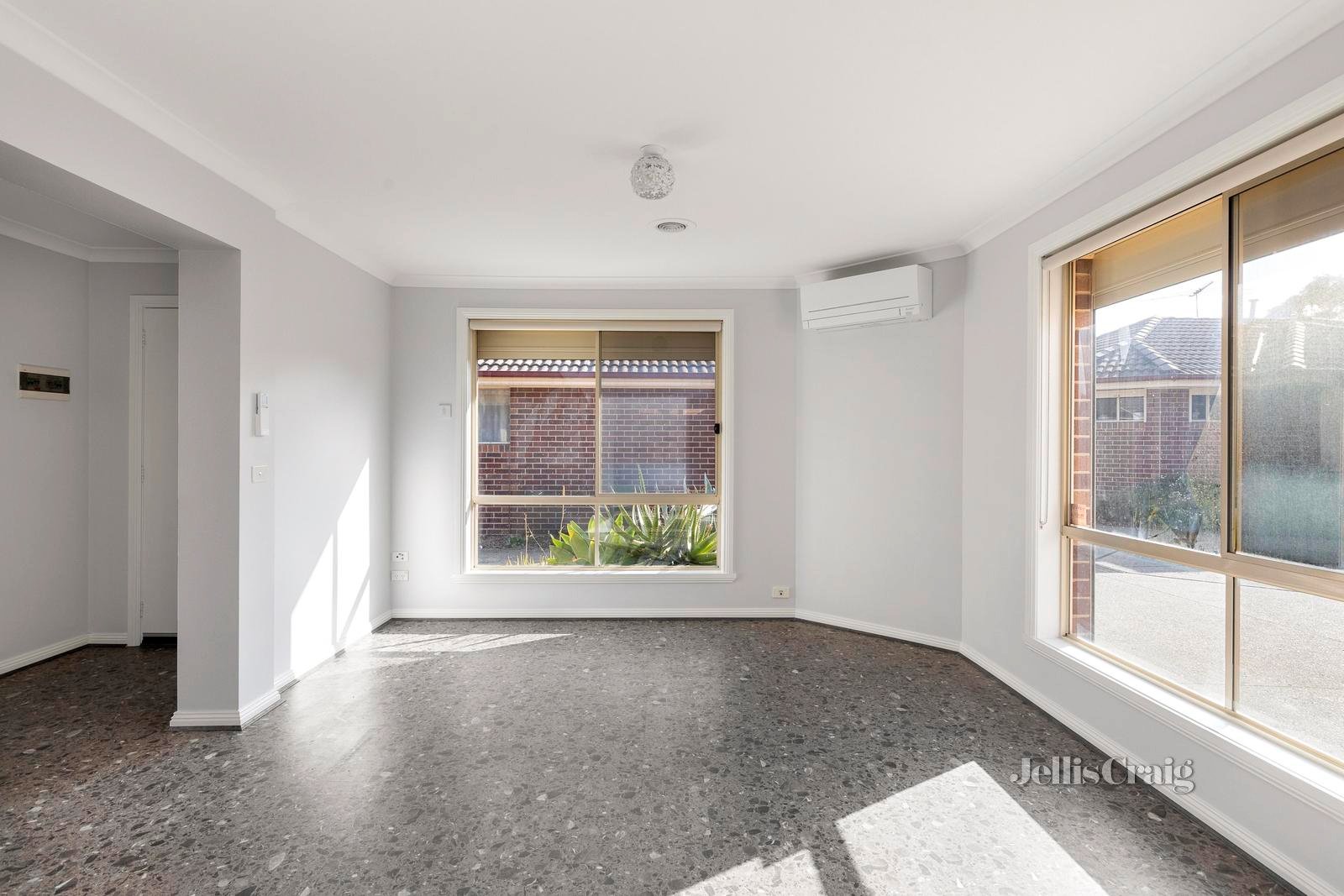 2/3 Newton Street, Thomastown image 2