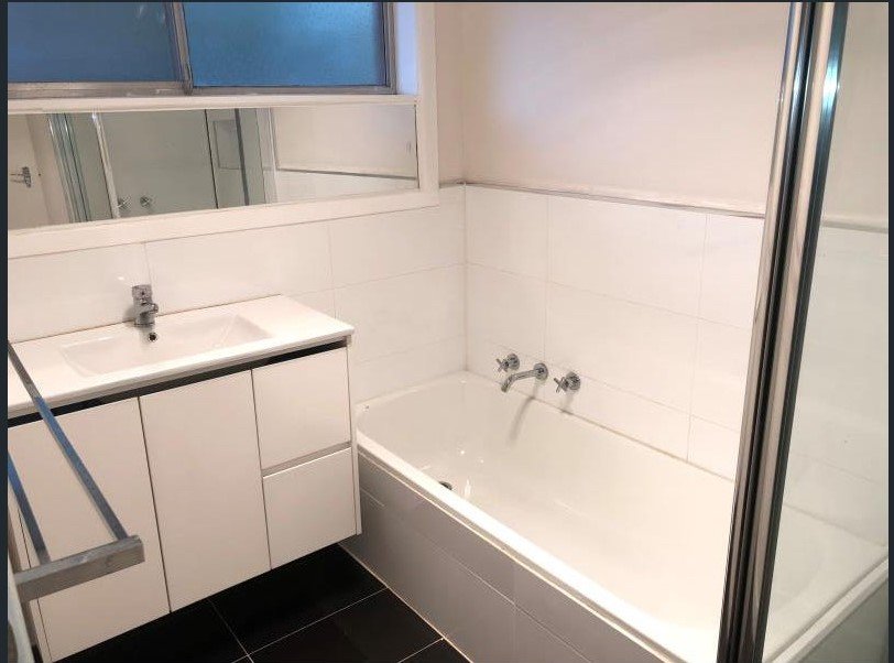 2/3 Nicholson Street, Balwyn North image 5