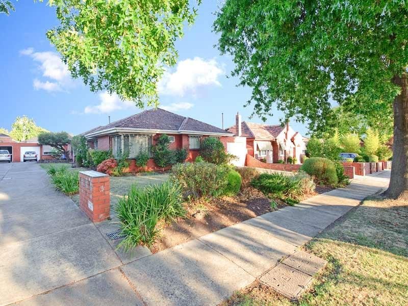 2/3 Nicholson Street, Balwyn North image 4