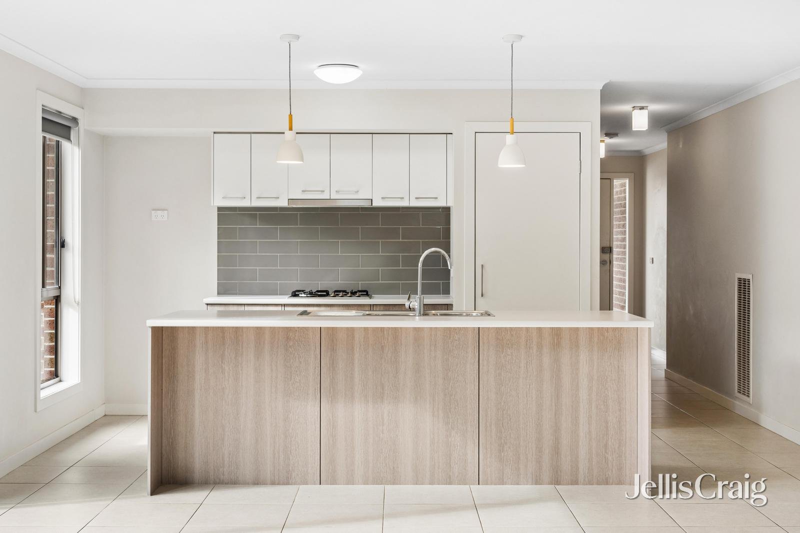 23 O'Callaghan Parade, Lucas image 3