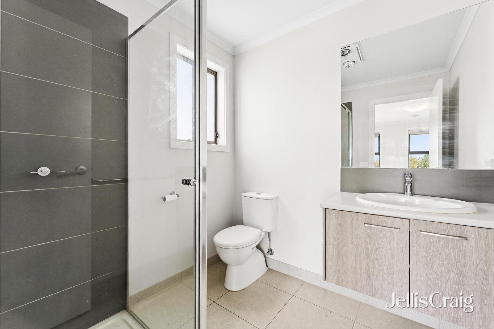 23 O'Callaghan Parade, Lucas image 7