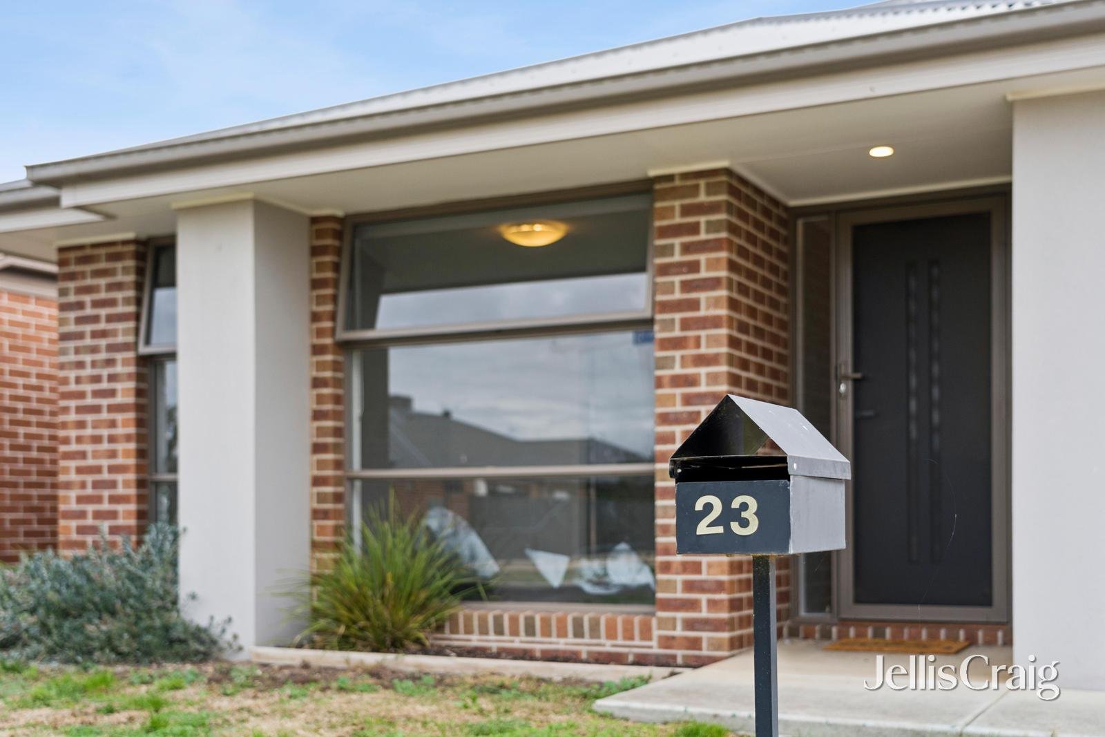 23 O'Callaghan Parade, Lucas image 12