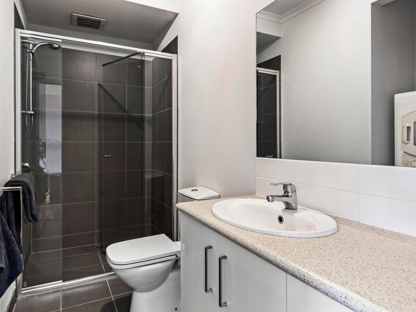 2/3 Orr Street, Heidelberg Heights image 9