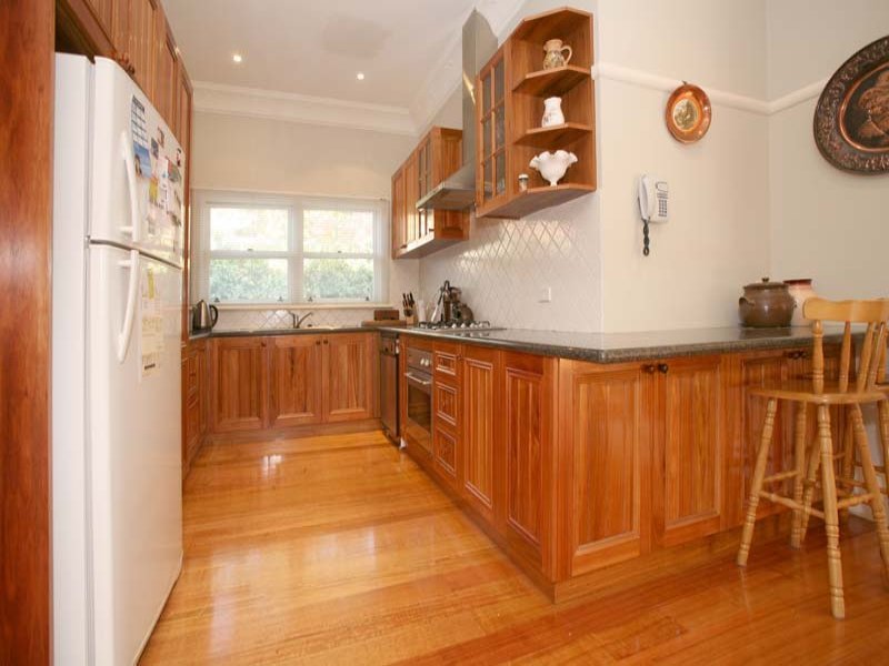 23 Parkside Ave, Box Hill image 4