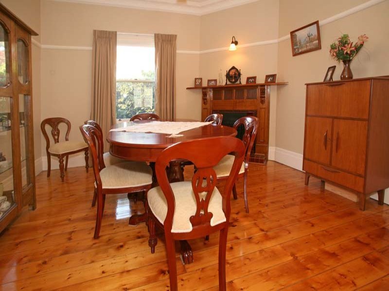 23 Parkside Ave, Box Hill image 5